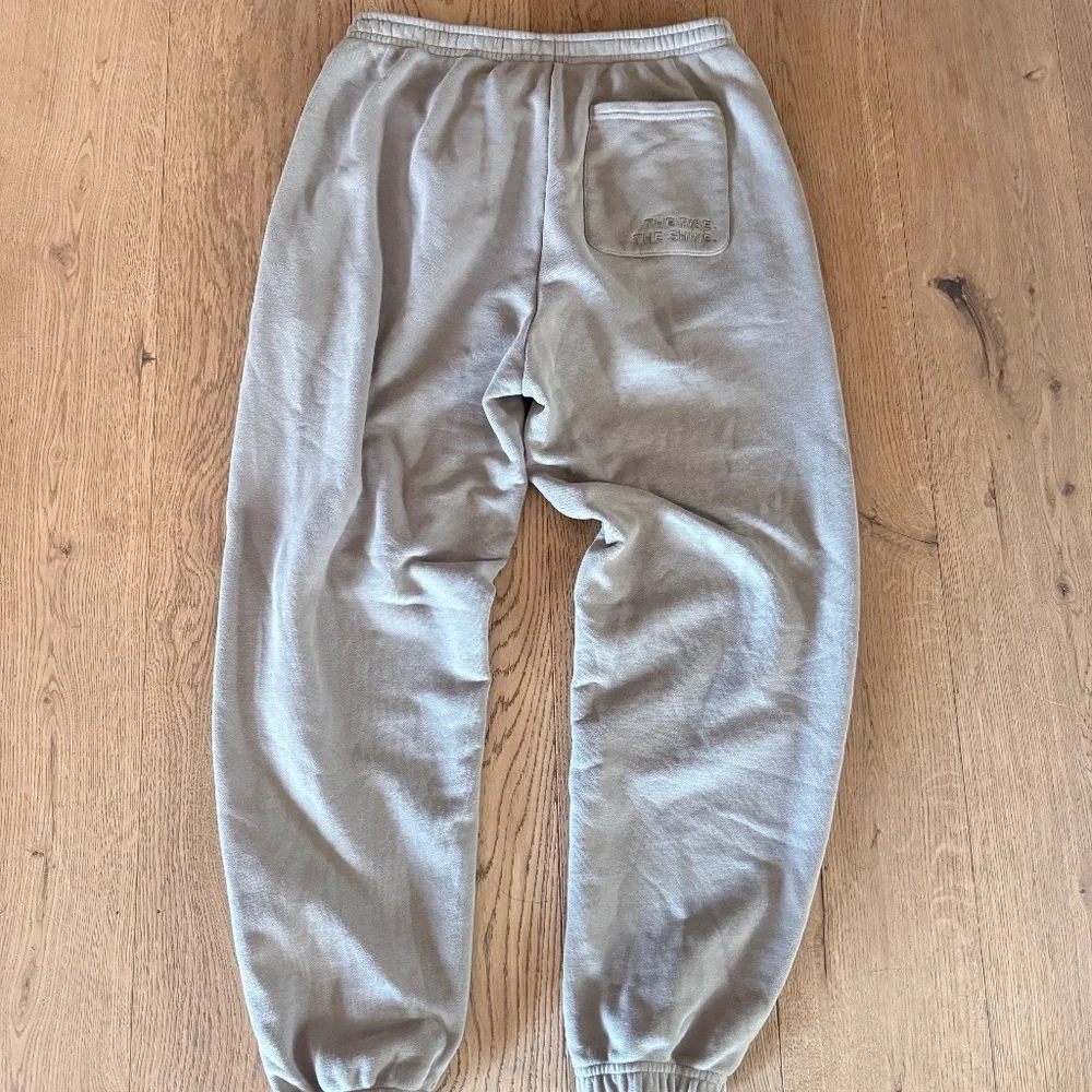 Vuori Sedona Matching Set Pullover  Joggers Size S And XS - Picture 6 of 11